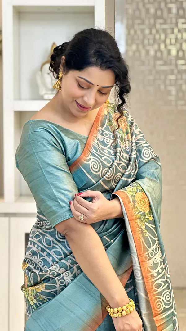 Soft_Tussar_Silk_sarees_with_Beautiful_Print_With_Attractive_Zari_Line_Saree_And_Print_Blouse_With_Tassels