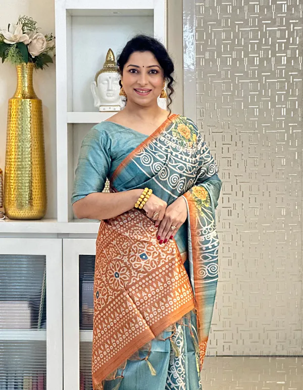 Soft_Tussar_Silk_sarees_with_Beautiful_Print_With_Attractive_Zari_Line_Saree_And_Print_Blouse_With_Tassels