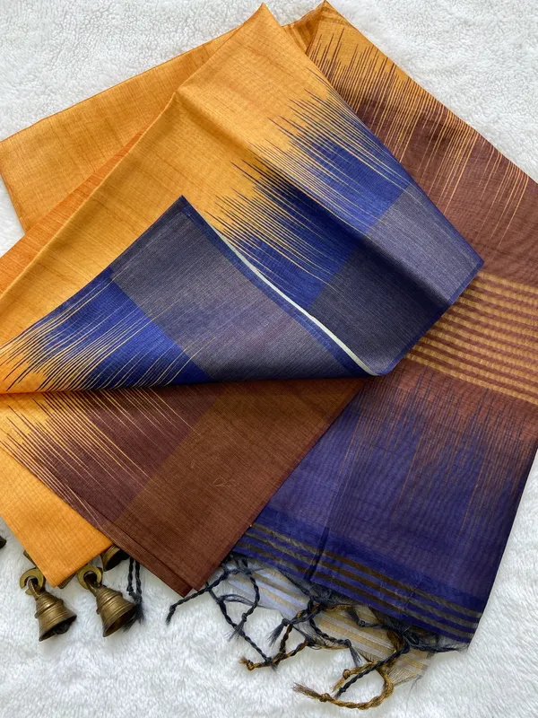Soft_Tussar_Silk_sarees_with_Beautiful_Print_With_Attractive_Pallu_And_Contrast_Print_Blouse_With_Tassels