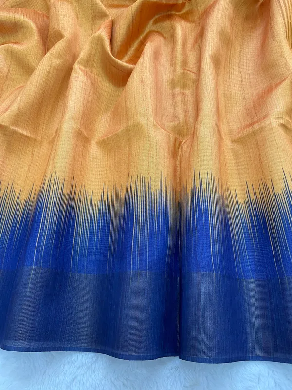 Soft_Tussar_Silk_sarees_with_Beautiful_Print_With_Attractive_Pallu_And_Contrast_Print_Blouse_With_Tassels