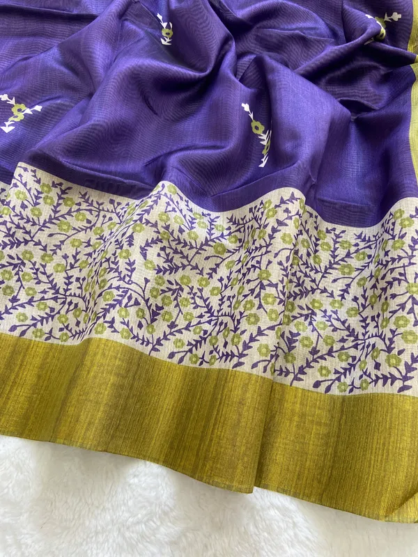 Soft_Tussar_Silk_sarees_with_Beautiful_Print_With_Attractive_Border_And_Contrast_Print_Blouse_With_Tassels
