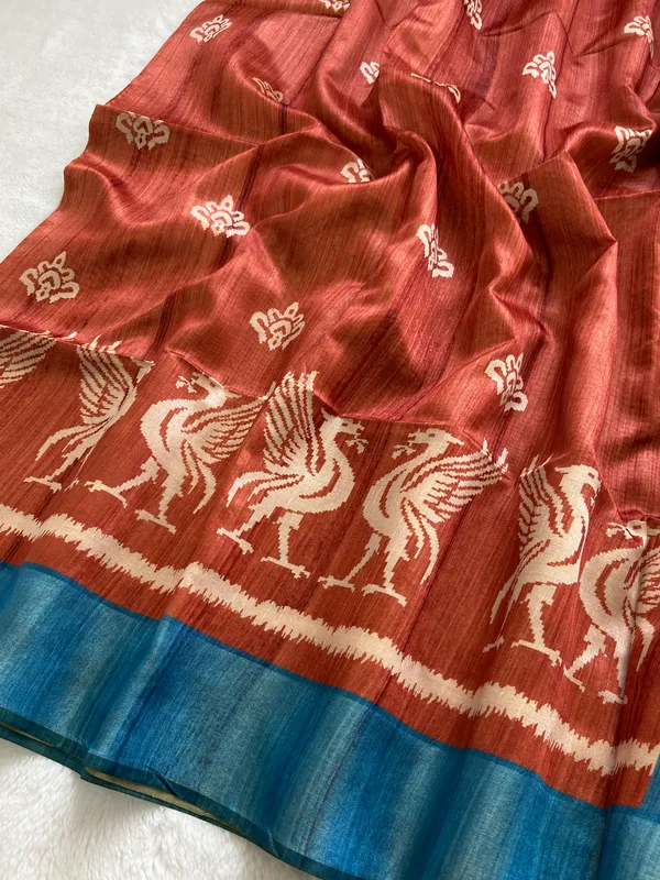 Saloni_Blue_–_Navratri_Special_|_Soft_Tussar_Silk_Saree_with_Print,_Pallu_&_Contrast_Print_Blouse_with_Tassels