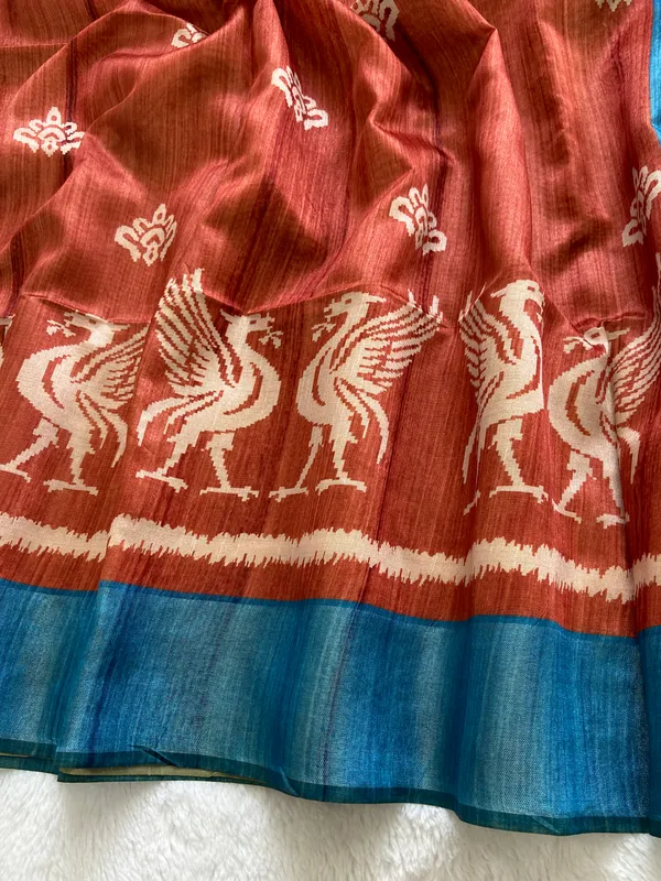 Saloni_Blue_–_Navratri_Special_|_Soft_Tussar_Silk_Saree_with_Print,_Pallu_&_Contrast_Print_Blouse_with_Tassels