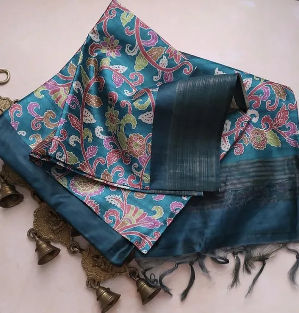 Januja_Rama_Green_–_Navratri_Special_|_Soft_Tussar_Silk_Saree_with_Print,_Border_&_Contrast_Print_Blouse_with_Tassels