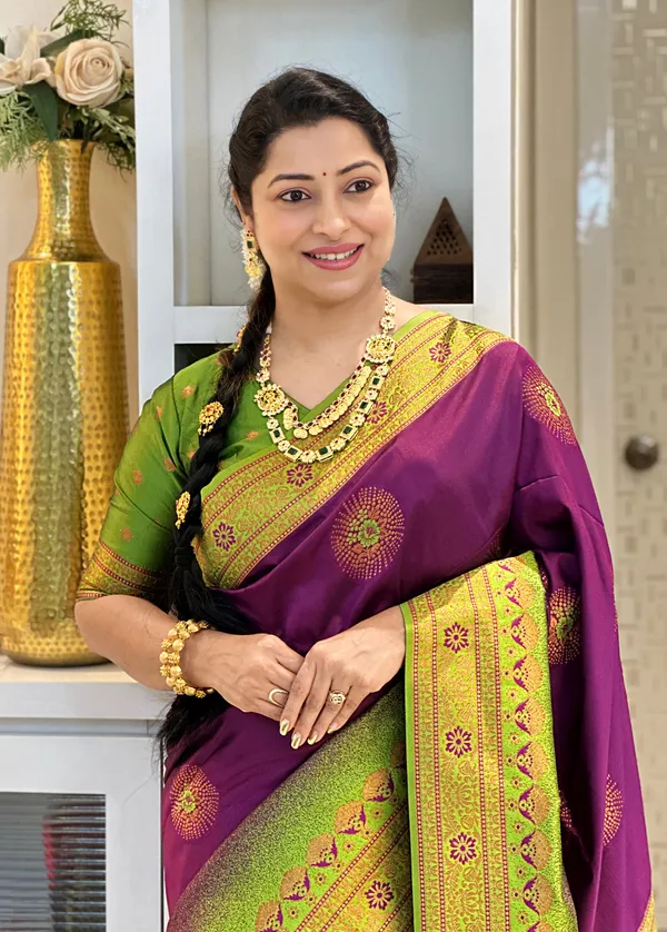 Premium_Soft_Banarasi_Silk_sarees_With_Beautiful_Weaving_Pattern_With_Attractive_Pallu_And_Border_With_Weaving__Blouse_With_Tassels