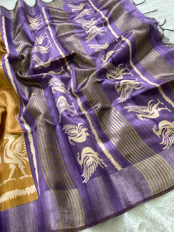 Saloni_Purple_–_Navratri_Special_|_Soft_Tussar_Silk_Saree_with_Print,_Pallu_&_Contrast_Print_Blouse_with_Tassels