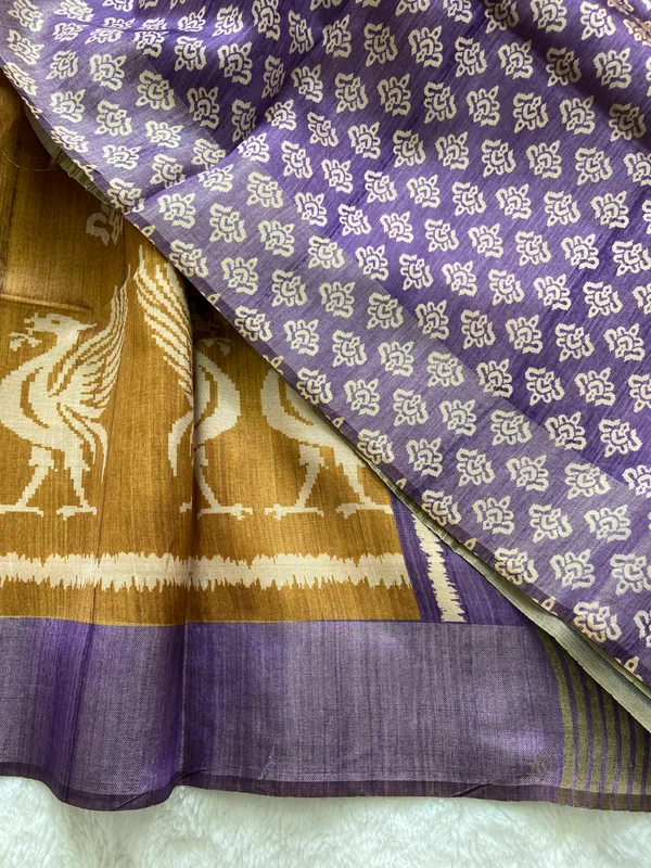 Saloni_Purple_–_Navratri_Special_|_Soft_Tussar_Silk_Saree_with_Print,_Pallu_&_Contrast_Print_Blouse_with_Tassels