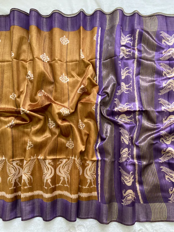 Saloni_Purple_–_Navratri_Special_|_Soft_Tussar_Silk_Saree_with_Print,_Pallu_&_Contrast_Print_Blouse_with_Tassels