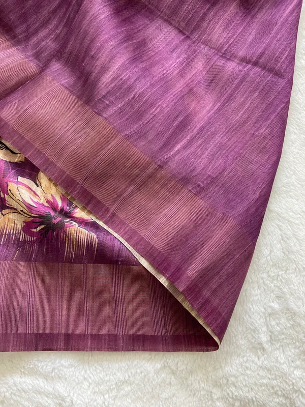 Soft_Tussar_Silk_sarees_with_Beautiful_Print_With_Attractive_Pallu_&_Zari_Border_And_Contrast_Print_Blouse_With_Tassels