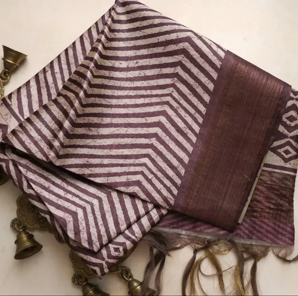 Ganga_Wine_–_Sacred_Diwali_Special_|_Soft_Tussar_Silk_Saree_with_Print,_Border_&_Contrast_Print_Blouse_with_Tassels