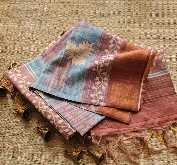 Hema_Grey_–_Golden_Aesthetic_Edit_for_You_|_Soft_Tussar_Silk_Saree_with_Print,_Border_&_Contrast_Print_Blouse_with_Tassels