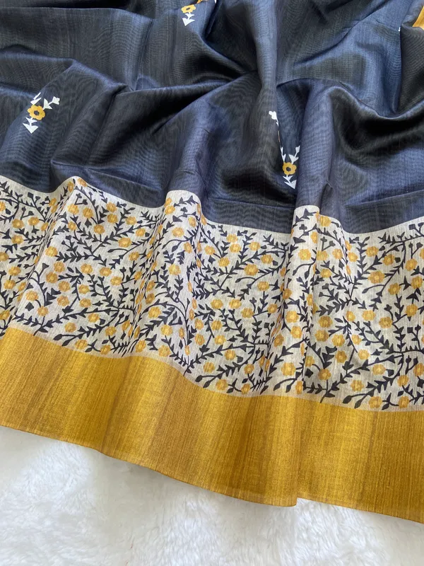 Soft_Tussar_Silk_sarees_with_Beautiful_Print_With_Attractive_Border_And_Contrast_Print_Blouse_With_Tassels