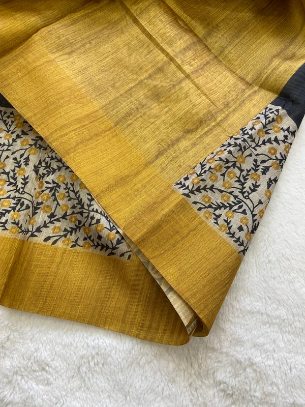 Soft_Tussar_Silk_sarees_with_Beautiful_Print_With_Attractive_Border_And_Contrast_Print_Blouse_With_Tassels