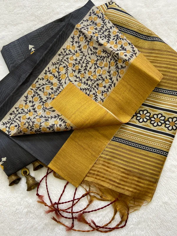 Soft_Tussar_Silk_sarees_with_Beautiful_Print_With_Attractive_Border_And_Contrast_Print_Blouse_With_Tassels