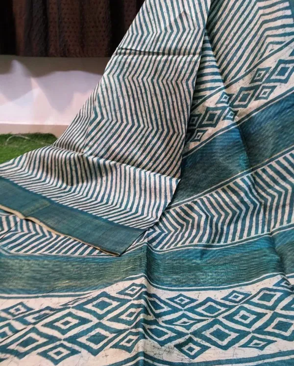 Ganga_Rama_Green_–_Sacred_Navratri_Special_|_Soft_Tussar_Silk_Saree_with_Print,_Border_&_Contrast_Print_Blouse_with_Tassels