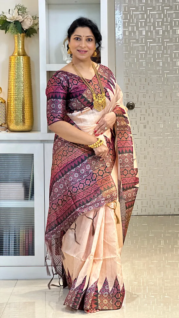 Soft_Tussar_Silk_sarees_with_Beautiful_Print_With_Attractive_Pallu_And_Contrast_Print_Blouse_With_Tassels