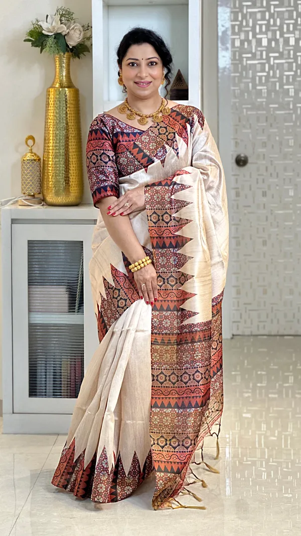 Soft_Tussar_Silk_sarees_with_Beautiful_Print_With_Attractive_Pallu_And_Contrast_Print_Blouse_With_Tassels