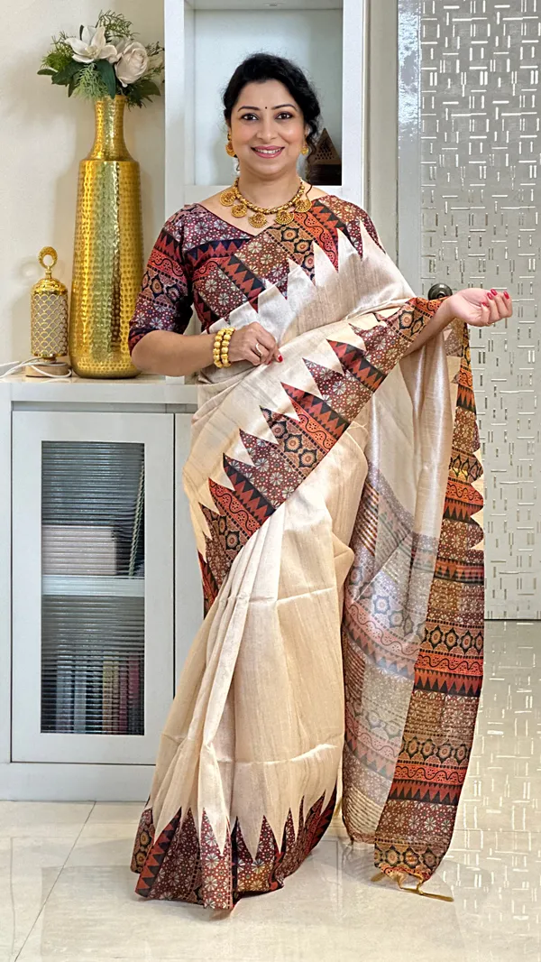 Soft_Tussar_Silk_sarees_with_Beautiful_Print_With_Attractive_Pallu_And_Contrast_Print_Blouse_With_Tassels