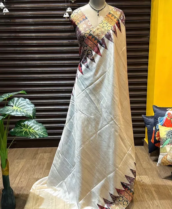 Amrita_Orange_–_Nectar_Diwali_Special_|_Soft_Tussar_Silk_Saree_with_Print,_Pallu_&_Contrast_Print_Blouse_with_Tassels