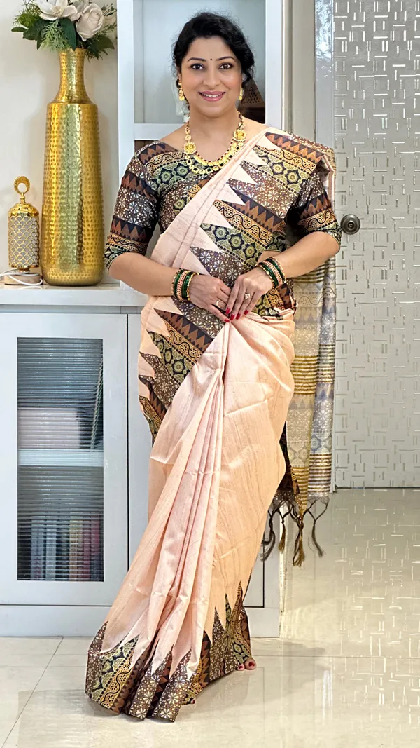 Soft_Tussar_Silk_sarees_with_Beautiful_Print_With_Attractive_Pallu_And_Contrast_Print_Blouse_With_Tassels