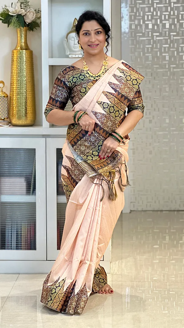 Soft_Tussar_Silk_sarees_with_Beautiful_Print_With_Attractive_Pallu_And_Contrast_Print_Blouse_With_Tassels