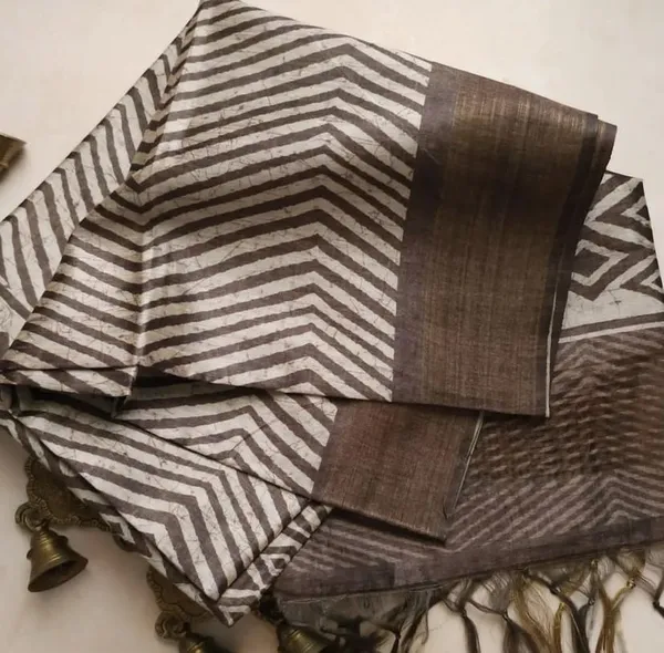 Ganga_Coffee_Brown_–_Sacred_Aesthetic_Edit_for_You_|_Soft_Tussar_Silk_Saree_with_Print,_Border_&_Contrast_Print_Blouse_with_Tassels