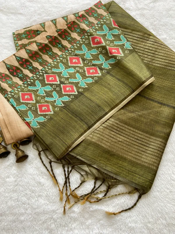 Soft_Tussar_Silk_sarees_with_Beautiful_Print_With_Attractive_Border_And_Contrast_Print_Blouse_With_Tassels