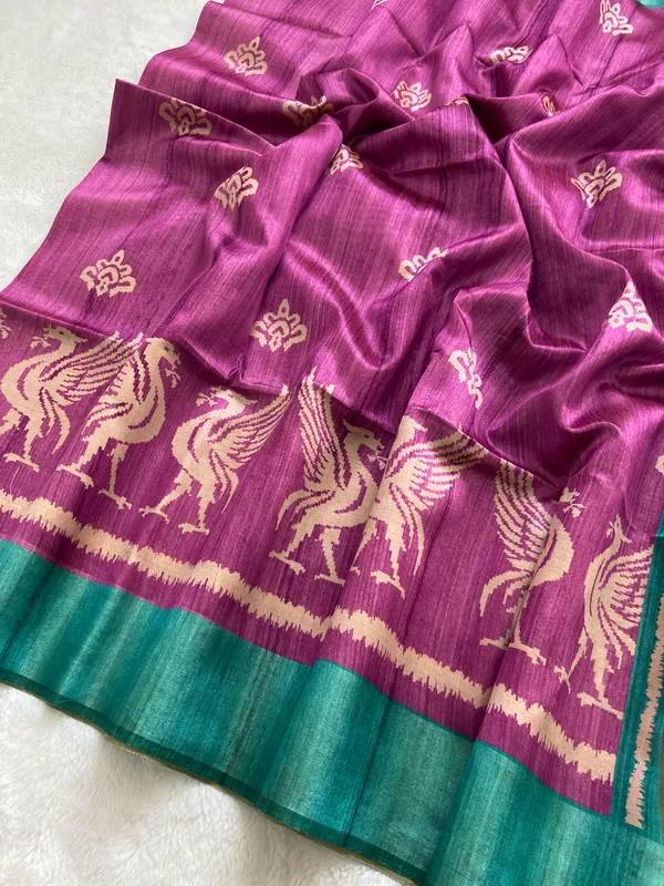 Saloni_Rama_Green_–_Navratri_Special_|_Soft_Tussar_Silk_Saree_with_Print,_Pallu_&_Contrast_Print_Blouse_with_Tassels