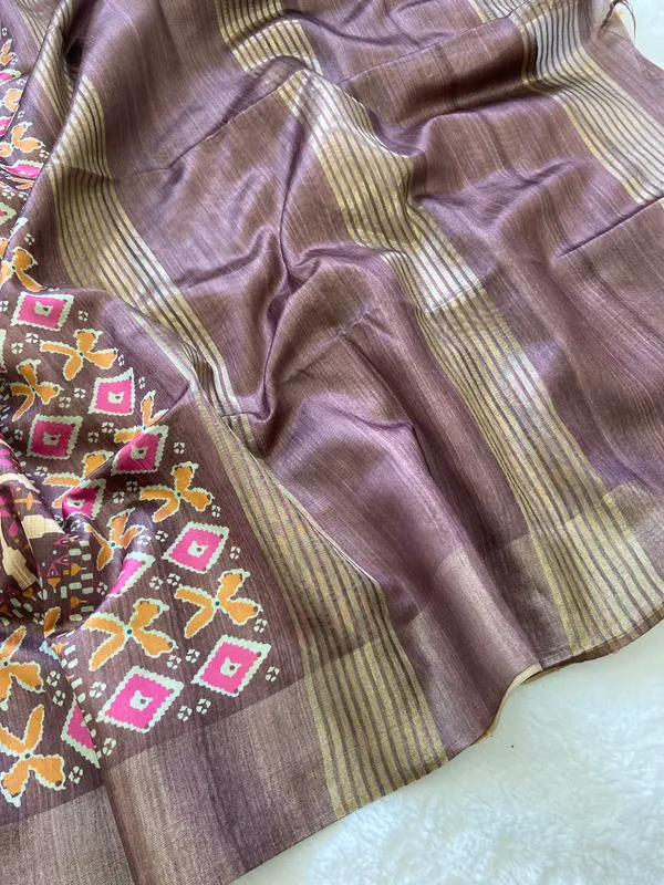 Soft_Tussar_Silk_sarees_with_Beautiful_Print_With_Attractive_Border_And_Contrast_Print_Blouse_With_Tassels