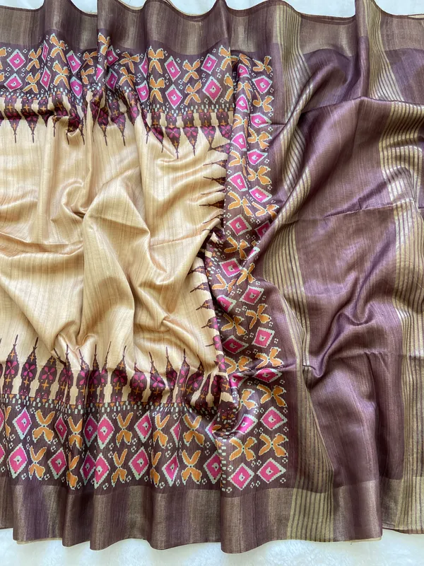 Soft_Tussar_Silk_sarees_with_Beautiful_Print_With_Attractive_Border_And_Contrast_Print_Blouse_With_Tassels