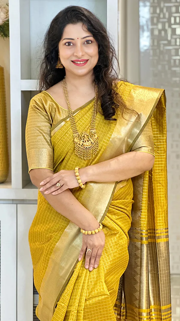Sanavi_Yellow_–_Temple_Border_Wedding_Special_|_Maheshwari_Handloom_Zari_Checks_Silk_Saree_with_Zari_Weaving_&_Sequence_Work_Pallu,_Gold_Temple_Border
