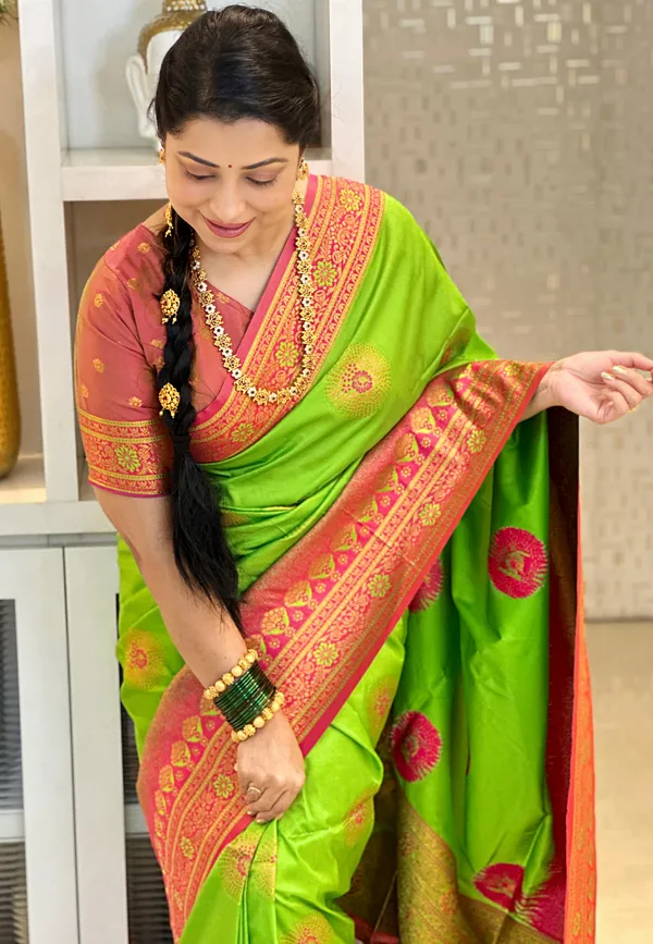 Jenni_Green_–_Wedding_Special_|_Premium_Soft_Banarasi_Silk_Saree_with_Weaving_Pattern,_Pallu_&_Border,_Weaving_Blouse_with_Tassels