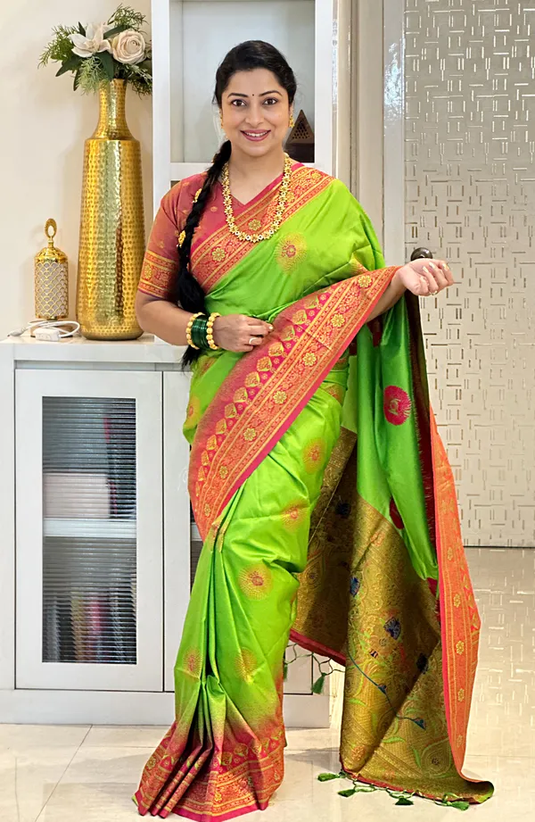 Jenni_Green_–_Wedding_Special_|_Premium_Soft_Banarasi_Silk_Saree_with_Weaving_Pattern,_Pallu_&_Border,_Weaving_Blouse_with_Tassels