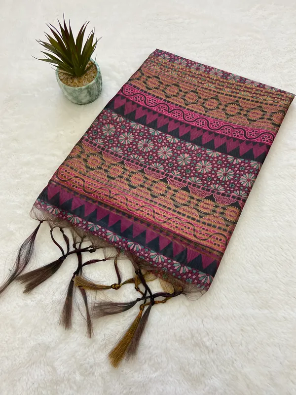Soft_Tussar_Silk_sarees_with_Beautiful_Print_With_Attractive_Pallu_And_Contrast_Print_Blouse_With_Tassels