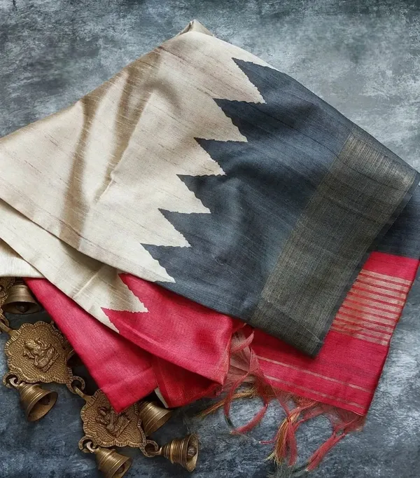 Soft_Tussar_Silk_sarees_(Black)_with_Beautiful_Print_With_Attractive_Border_And_Contrast_Print_Blouse_With_Tassels_in_new_styles