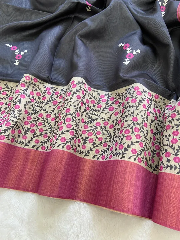 Soft_Tussar_Silk_sarees_with_Beautiful_Print_With_Attractive_Border_And_Contrast_Print_Blouse_With_Tassels
