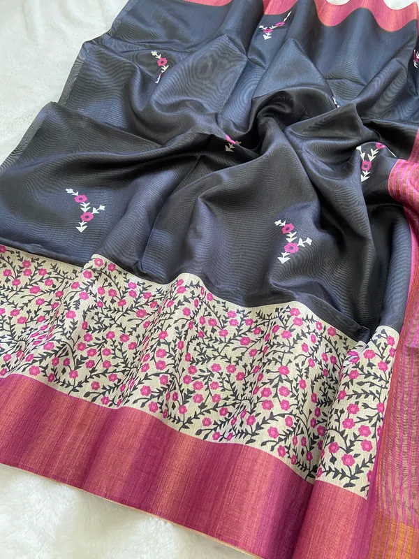 Soft_Tussar_Silk_sarees_with_Beautiful_Print_With_Attractive_Border_And_Contrast_Print_Blouse_With_Tassels