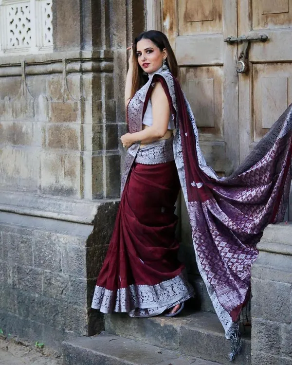 Maroon_Woven_Kanjivaram_Silk_Saree_with_Saree_Cover
