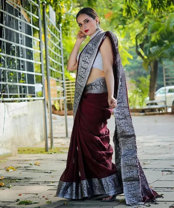 Maroon_Woven_Kanjivaram_Silk_Saree_with_Saree_Cover