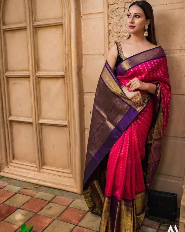 Pink_Woven_Kanjivaram_Silk_Saree_with_Saree_Cover