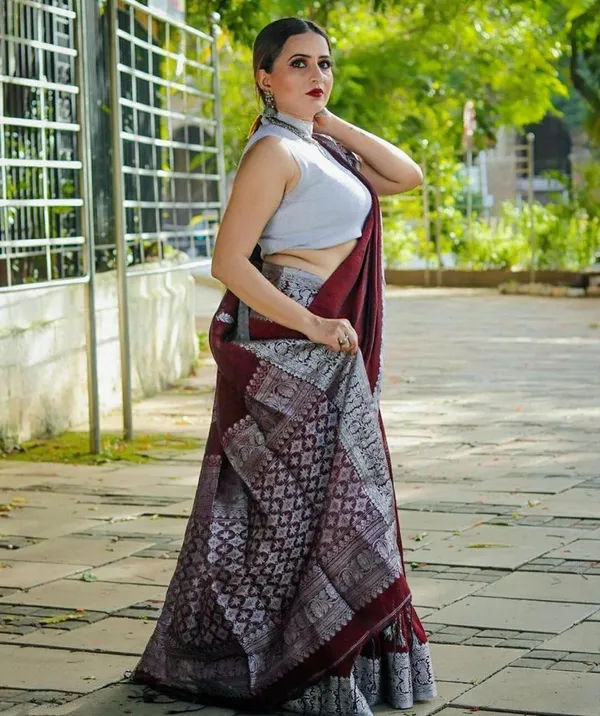 Maroon_Woven_Kanjivaram_Silk_Saree_with_Saree_Cover