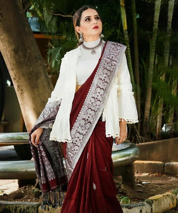 Maroon_Woven_Kanjivaram_Silk_Saree_with_Saree_Cover