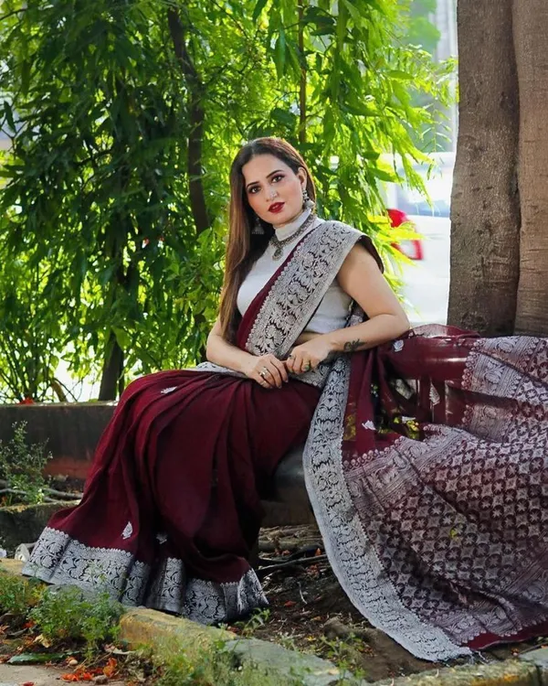 Maroon_Woven_Kanjivaram_Silk_Saree_with_Saree_Cover