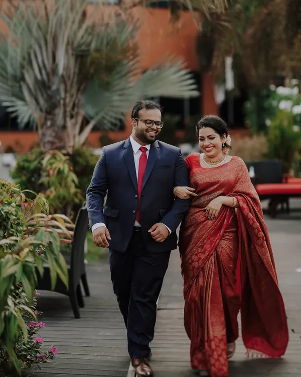 A_glam_Red_Soft_Silk_Saree_With_Classic_Blouse_Piece