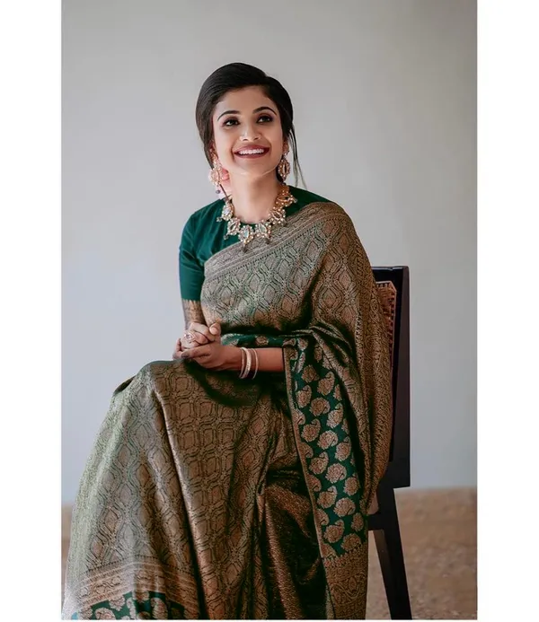 Green_Soft_Silk_Saree_With_Blouse_Piece