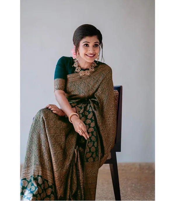 Green_Soft_Silk_Saree_With_Blouse_Piece