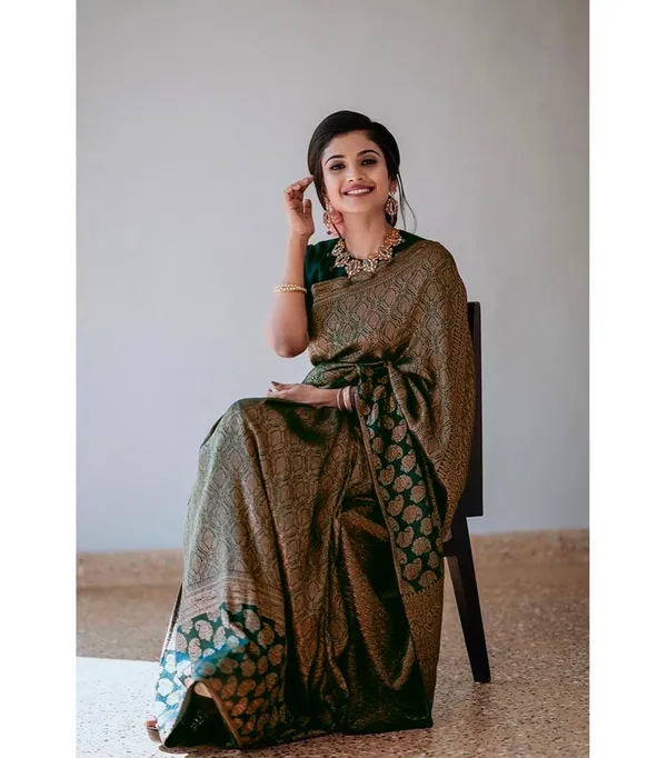 Green_Soft_Silk_Saree_With_Blouse_Piece
