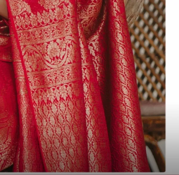 Red_Soft_Silk_Saree_With_Groovy_Blouse_Piece