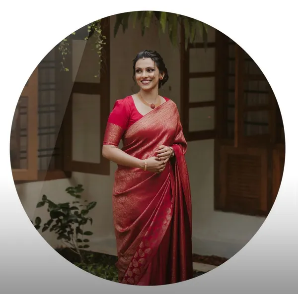 Red_Soft_Silk_Saree_With_Groovy_Blouse_Piece