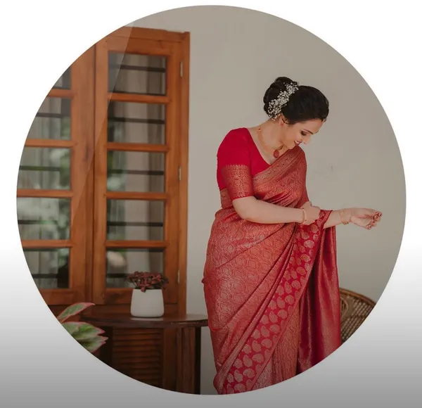 Red_Soft_Silk_Saree_With_Groovy_Blouse_Piece